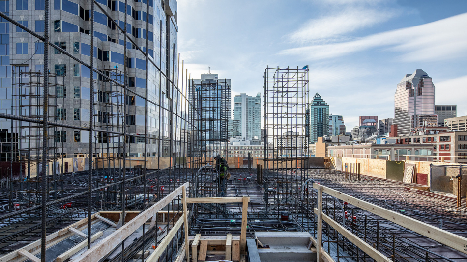 455 René-Lévesque under the spring sunshine